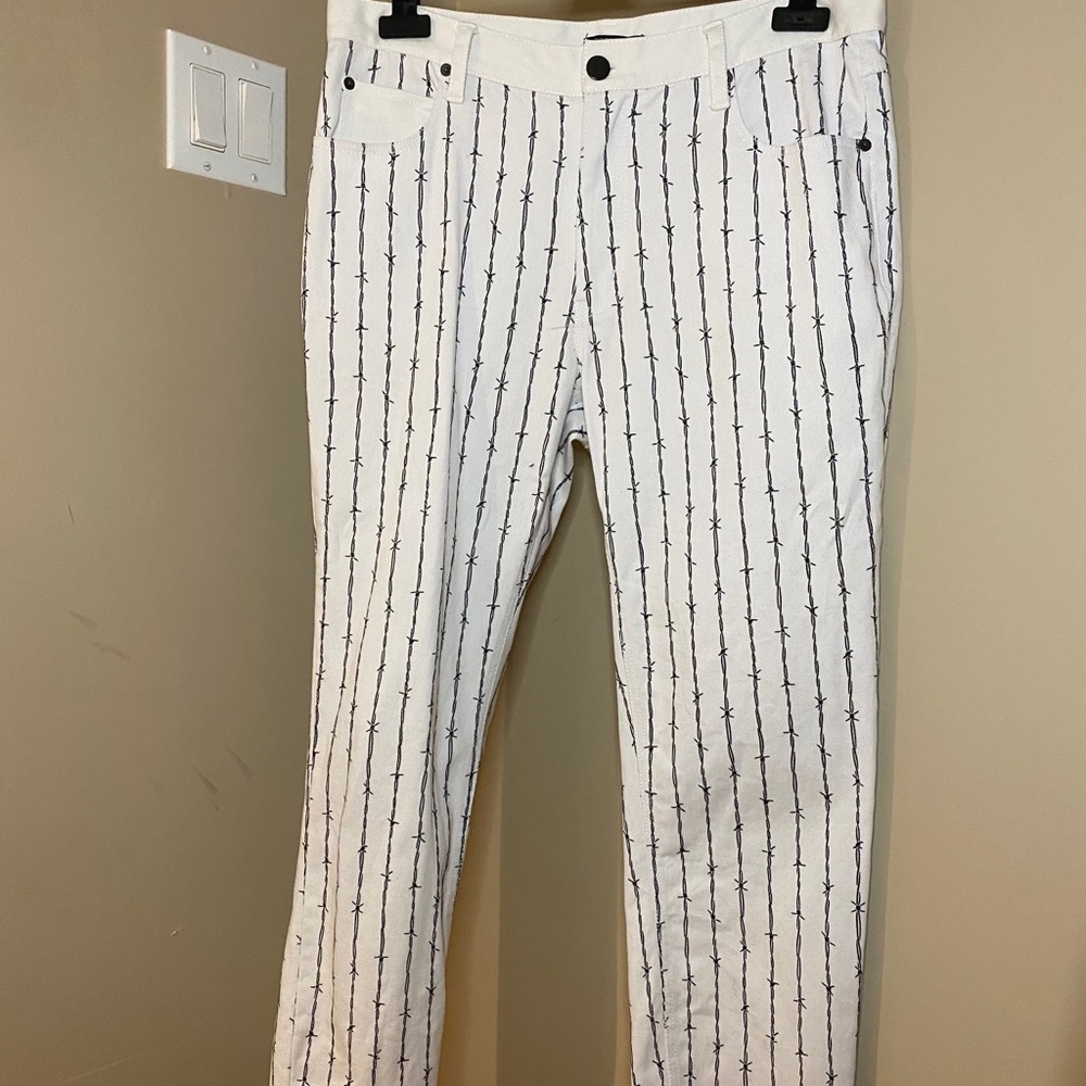 Barbed white jeans